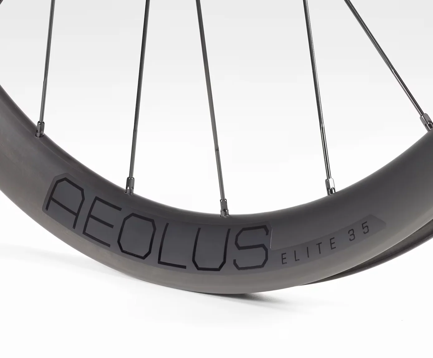 Bontrager Aeolus Elite 35 TLR Disc Road Front Wheel - Image 3